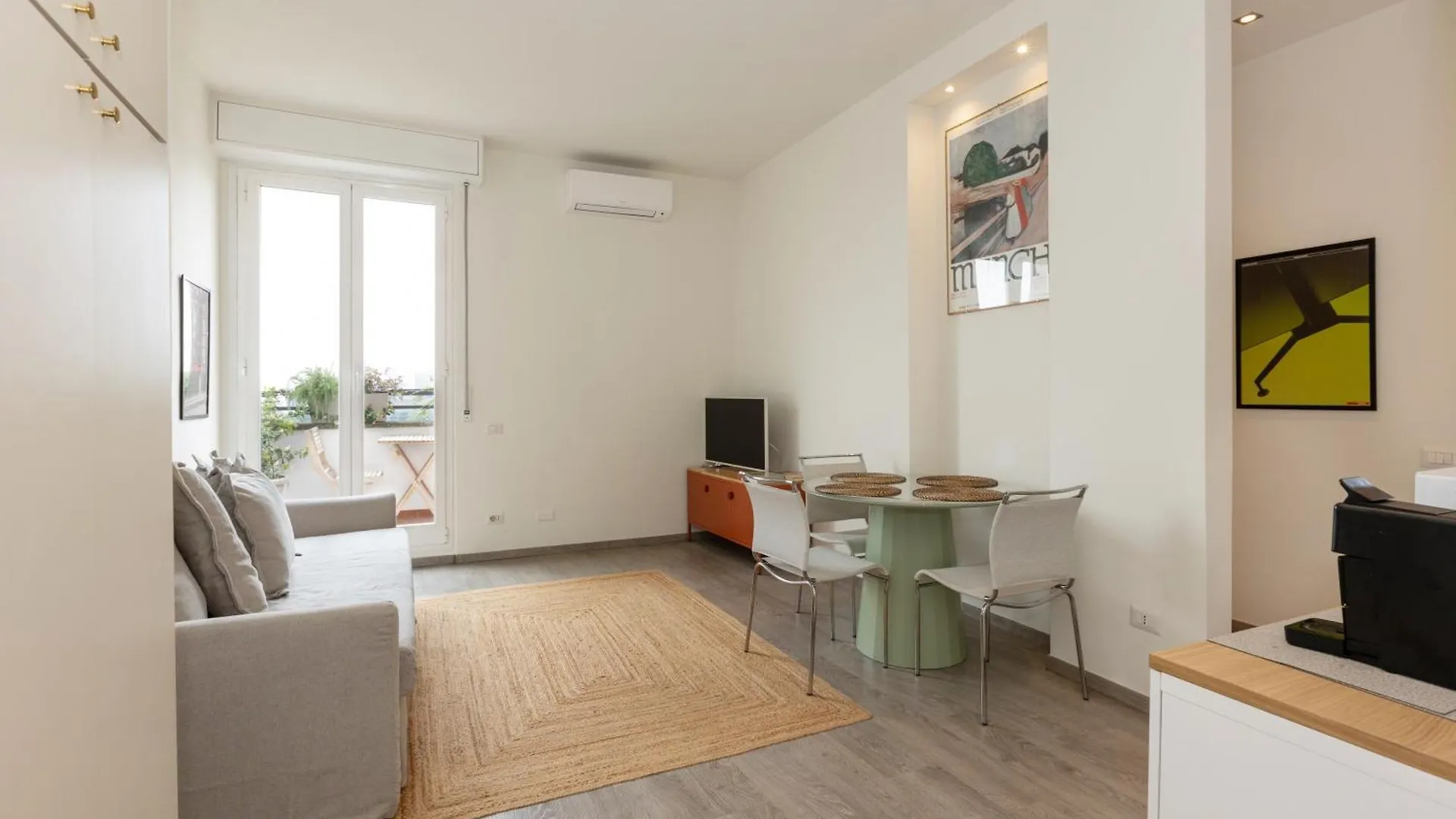 Bright Apartment With View Milan