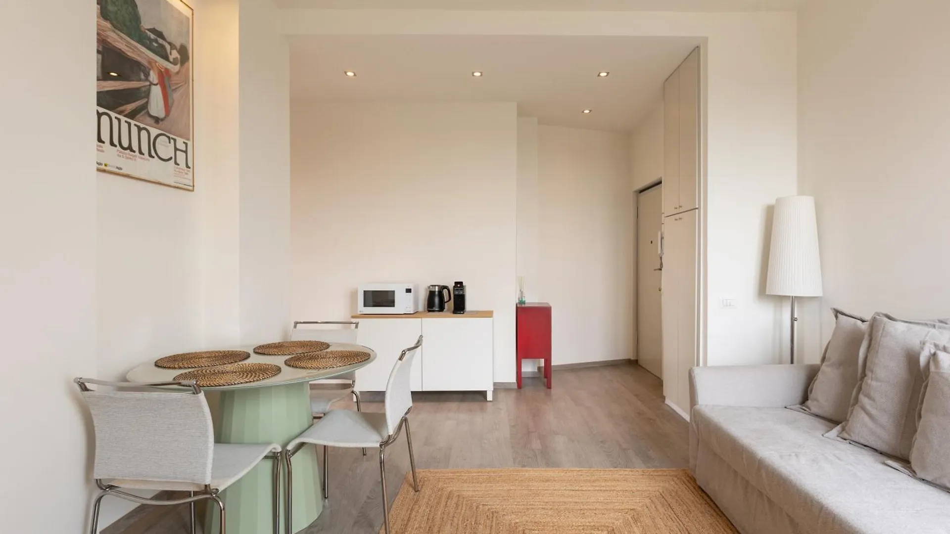 Bright Apartment With View Mediolan