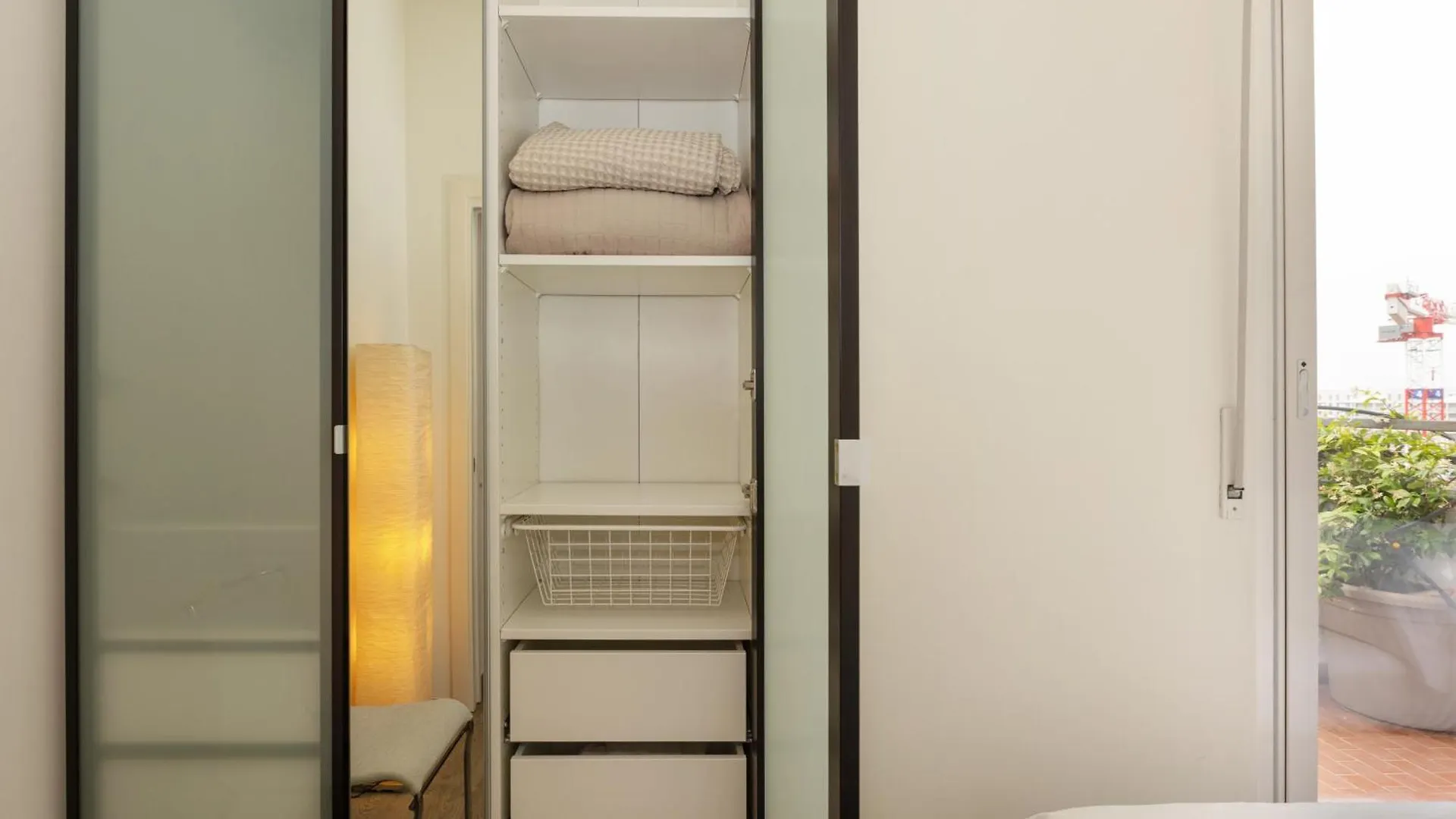 Bright Apartment With View Mediolan